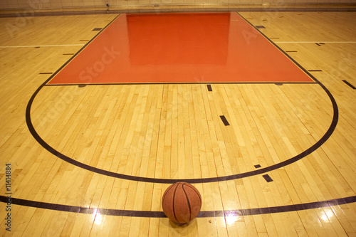 Foto: A basketball in field A basketball in field