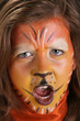 Portrait enfant maquillé en tigre