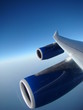 réacteurs et aile d'avion en plein vol réacteurs et aile d'avion en plein vol