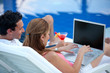 Image : online couple on vacation