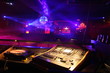 Foto: mischpult / mixer / dj in der discothek disco mischpult / mixer / dj in der discothek disco