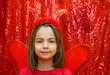 papillon rouge souriant