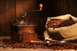 Antique coffee grinder with beans. ���� ����,������� ����,���� � ���������, ������� ����