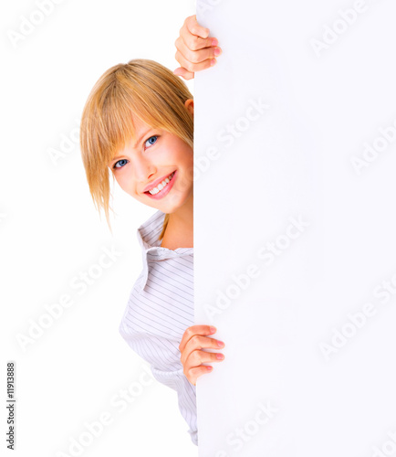 Foto: Portrait of a woman holding a blank billboard Portrait of a woman holding a blank billboard