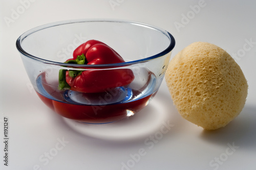 Photo: Wasserschüssel mit Paprika Wasserschüssel mit Paprika
