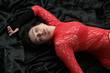 Photo: Charme en rouge et noir. Charme en rouge et noir.