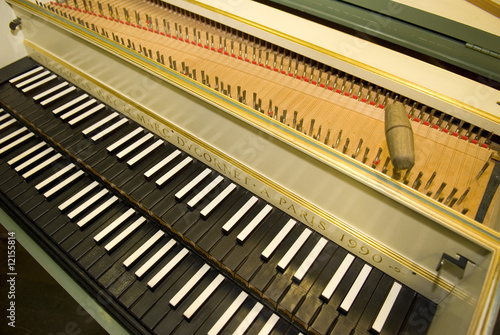clavecin-ancien-ouvert clavecin-ancien-ouvert