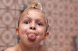 Kind beim baden