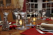 Table garnie pour les réveillons de Noël
