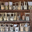 Seaux dans un cimetière japonais