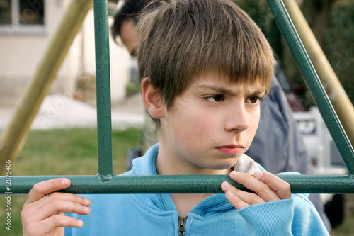Photo: pré-adolescent contrarié pré-adolescent contrarié