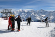 skier face au Mont-blanc