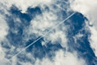 Kondensstreifen im Himmel