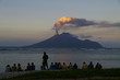 Vulkan Lopevi  Vanuatu, Ausbruch in Abendstimmung