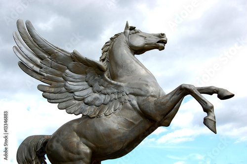 Pegasus Pegasos geflügeltes Pferd Horse with wings statue