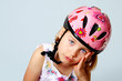 Mädchen mit Fahrradhelm