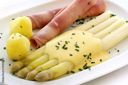 Spargel mit Schinken