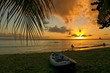 Canoe au coucher de soleil, Martinique Canoe au coucher de soleil, Martinique