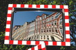 Photo: Parabolspiegel, Verkehrszeichen, Spiegelung Hausfassaden Parabolspiegel, Verkehrszeichen, Spiegelung Hausfassaden