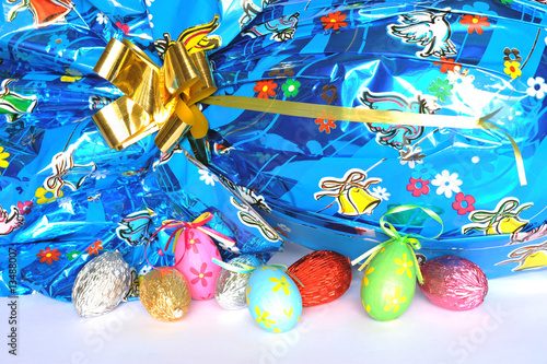 Foto: Big and small chocolate Easter eggs Big and small chocolate Easter eggs
