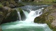 wasserfall in einer schlucht