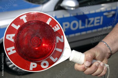 Foto: Polizeikontrolle Halt Polizei Polizeikelle Polizeikontrolle Halt Polizei Polizeikelle