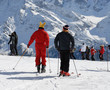 skier face au Mont-blanc