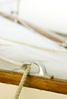 image du détail d'un voilier en bois