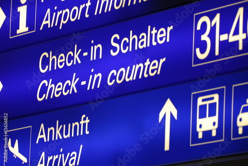 Hinweisschild Flughafen