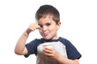 bambino che mangia lo yoghurt bambino che mangia lo yoghurt