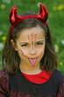 petit diable qui tire la langue