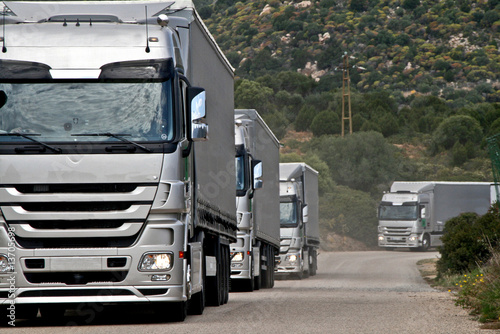 Photo : Silver trucks convoy Silver trucks convoy