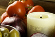 candela e pomodori
