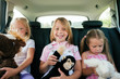 Photo: Familie im Auto verreist Familie im Auto verreist