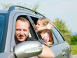 Foto: Familie im Auto verreist Familie im Auto verreist