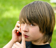 adolescent au téléphone - chut !