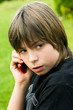 adolescent au téléphone sans fil