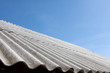 Foto: grey roof under the sky grey roof under the sky