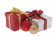 Weihnachtsgeschenk mit Christbaumkugel