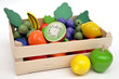 Obstkiste mit Spielzeugobst