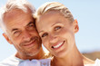 Foto: An attractive senior couple smiling together An attractive senior couple smiling together