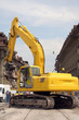 Bagger im Strassenbau