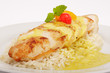 Hähnchenbrustfilet mit Curryrahmsoße auf Reis