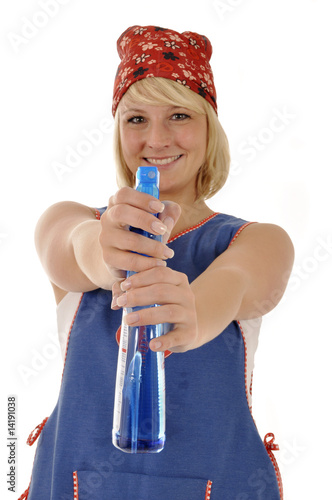 Frau beim Putzen // Putzfrau