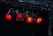 scheinwerfer in rotem licht scheinwerfer in rotem licht