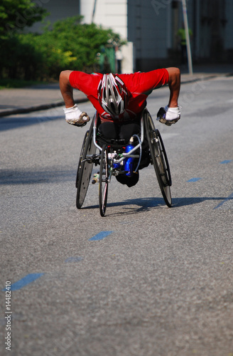 Photo: Rollstuhlfahrer beim Marathon Rollstuhlfahrer beim Marathon