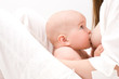 Foto: Closeup little baby breast feeding. Closeup little baby breast feeding.