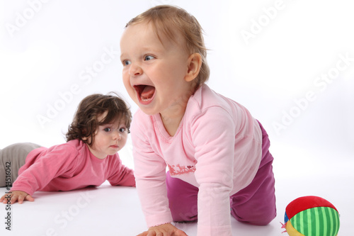 2 Babys spielen 2 Babys spielen