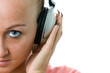 Women listenin to music