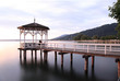 pergola sur le lac